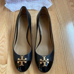 NEW WITH BOX TORY BURCH EVERLY 50 mm CAP TOE BLACK PUMPS